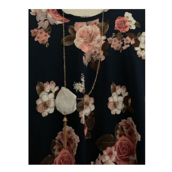 Mid-length dress - Picture 2 of 3